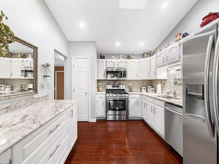 113 Prairieview Ct #1 — Photo 6