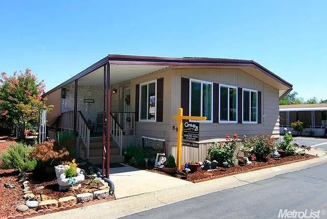 89 Lora Way photo 1