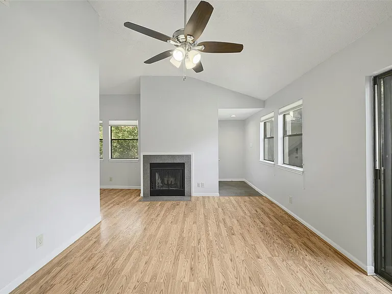 9226 Jollyville Rd #221 — Photo 20