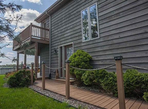 2nd image of 678 Candlewick Dr NE