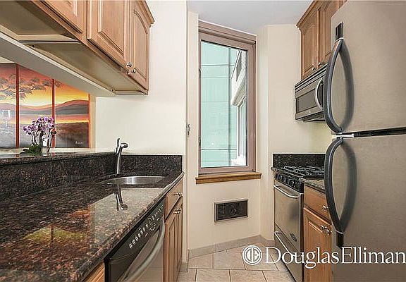 3rd image of 235 E 40th St APT 12C