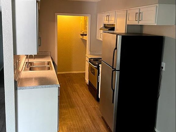 2nd image of 921 Fetick Ave #F7