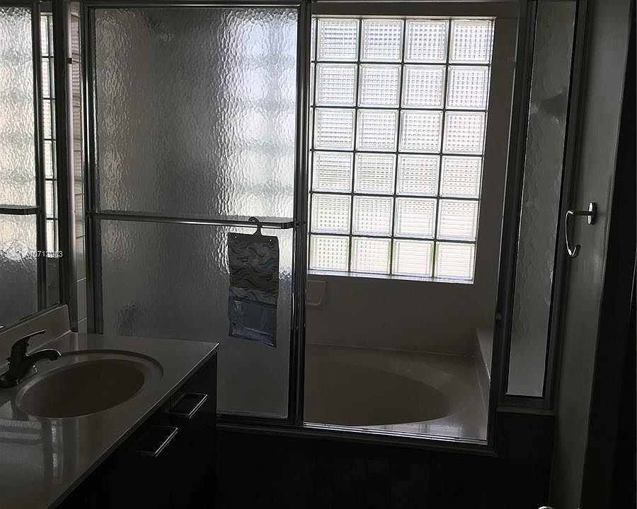 1st image of 716 Juniper Ln