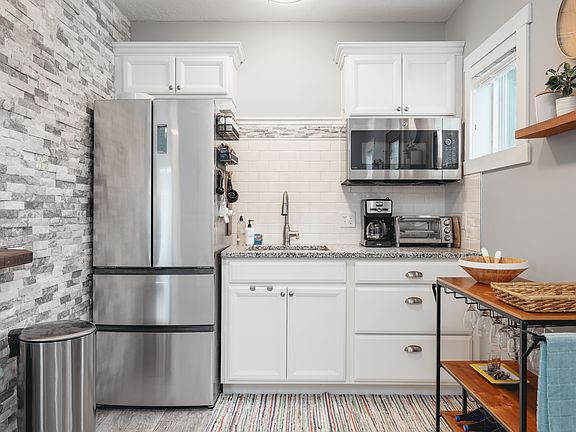 4th image of 962 Walnut St #962S