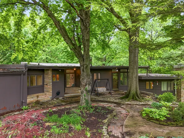 10 Overlook Dr, Anderson, IN 46011