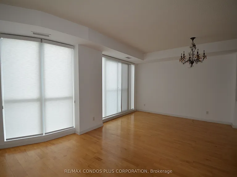 18 Beverley St #801 — Photo 3