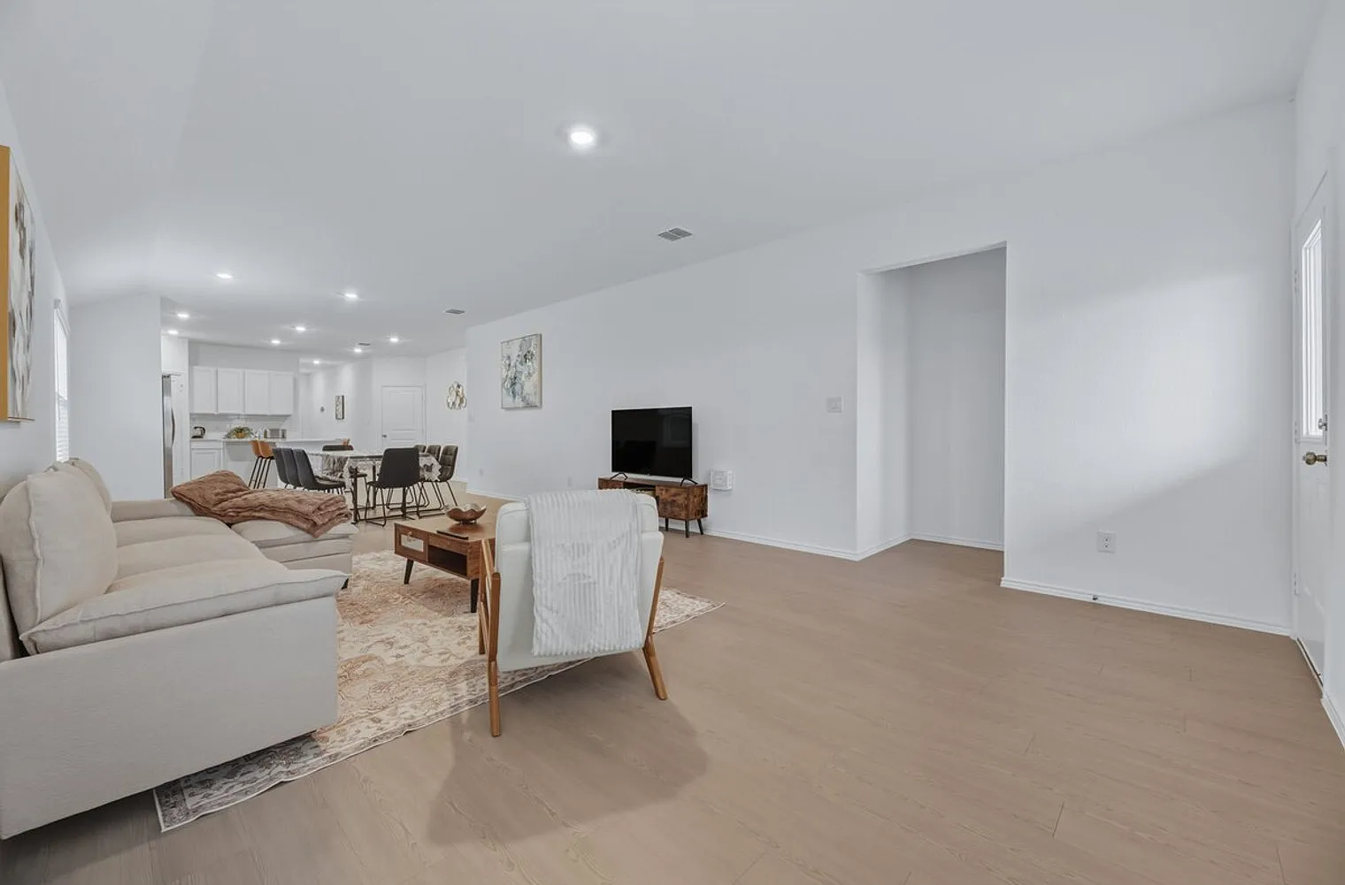 4 bed, 3.0 bath, $6,925 — Photo 3
