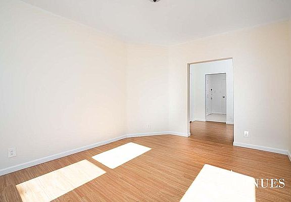 3rd image of 316 E 62nd St APT 2FE