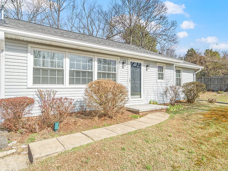 331 Sarvis Dr — Photo 8
