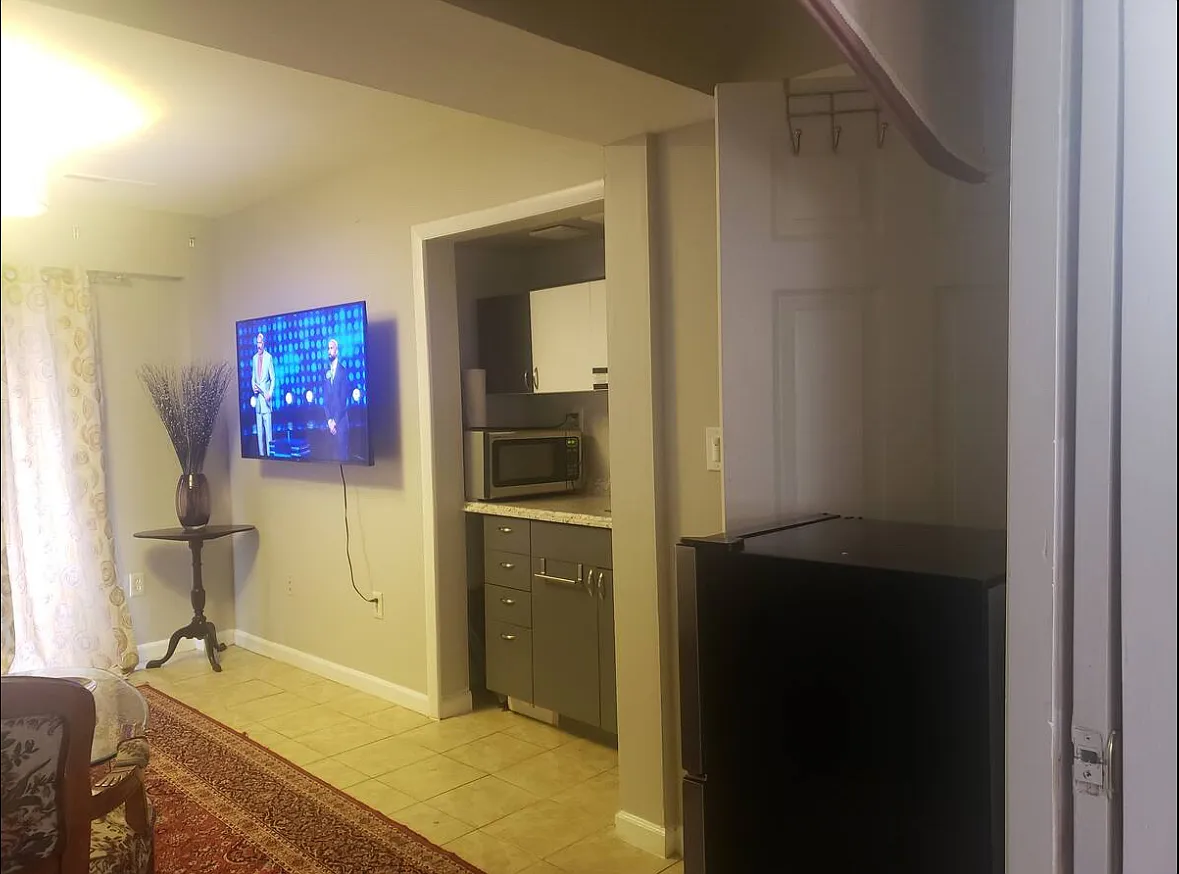 1 bed, 11 sqft, $1,200 — Photo 4