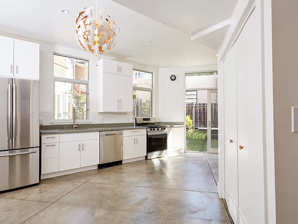 348 Warwick Ave #350