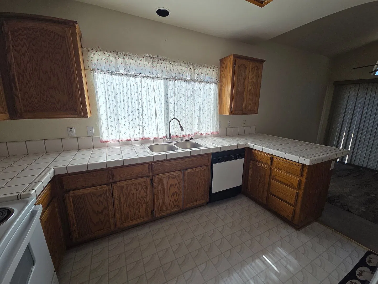 Move in Ready 3 Bedroom Home — Photo 3