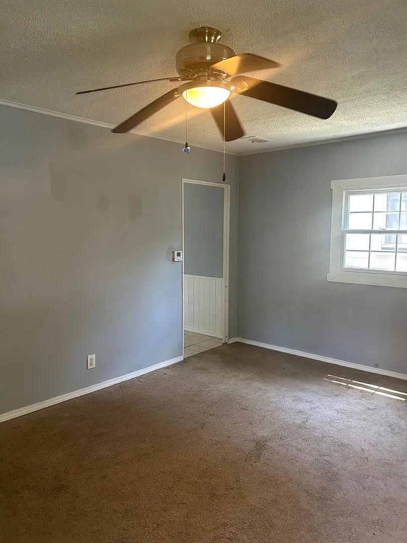 1313 Lexington Ave photo 1