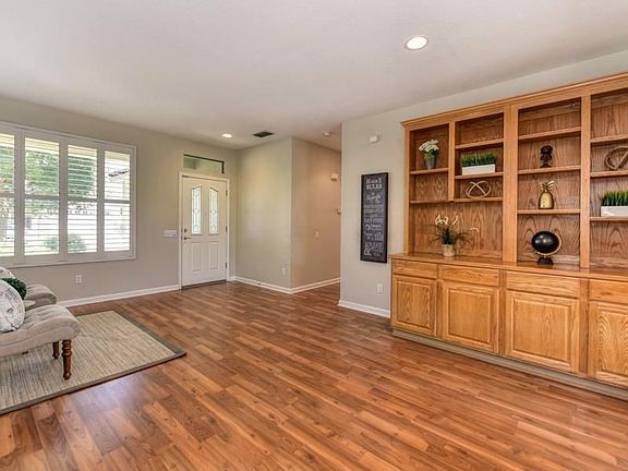 5th image of 108 Golden Spike Ct
