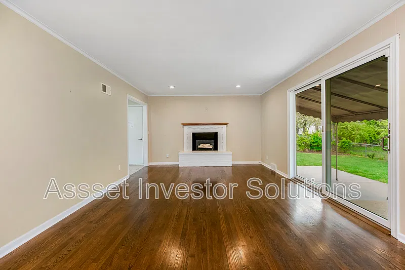4 bed, 3.0 bath, 2150 sqft, $2,699 — Photo 4