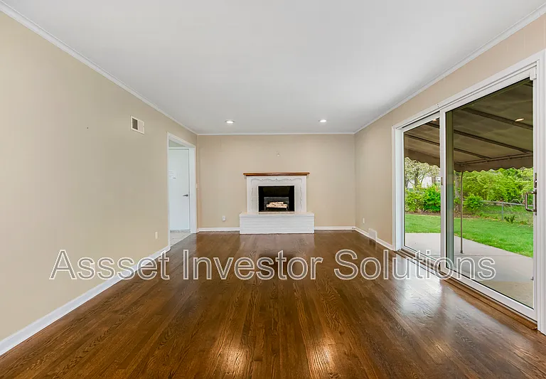 8400 State Line Rd — Photo 4