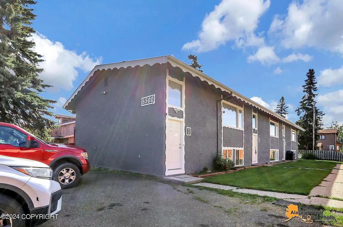 Building Photo - 6500 E 10th Ave #1