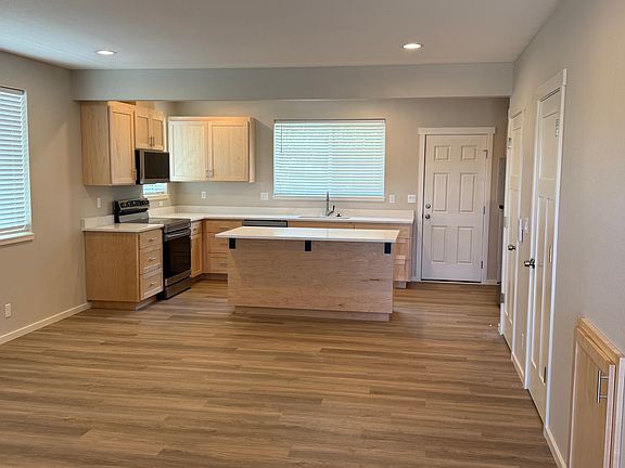 3rd image of 1744 Friendly St