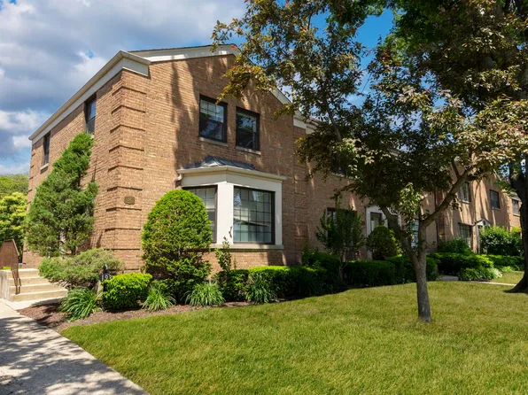 193 Fellows Ct, Elmhurst, IL 60126