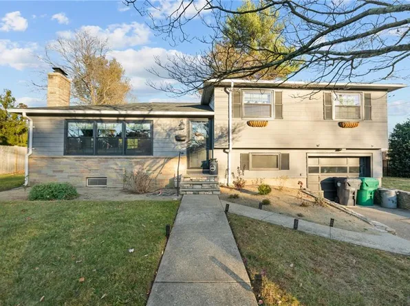 62 Nakomis Dr, Warwick, RI 02888
