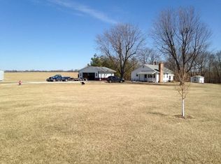 1472 N 3300 East Rd, Windsor, IL 61957