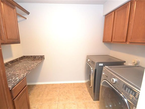 5th image of 526 Glacial Stream Ln