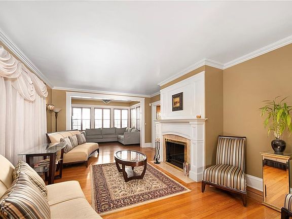 3rd image of 335 Doyle Ave