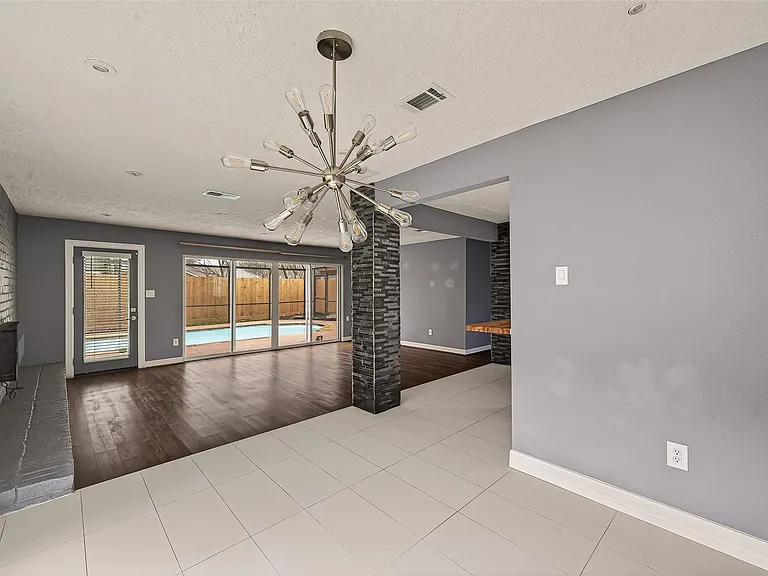 2130 Round Lake Dr — Photo 17