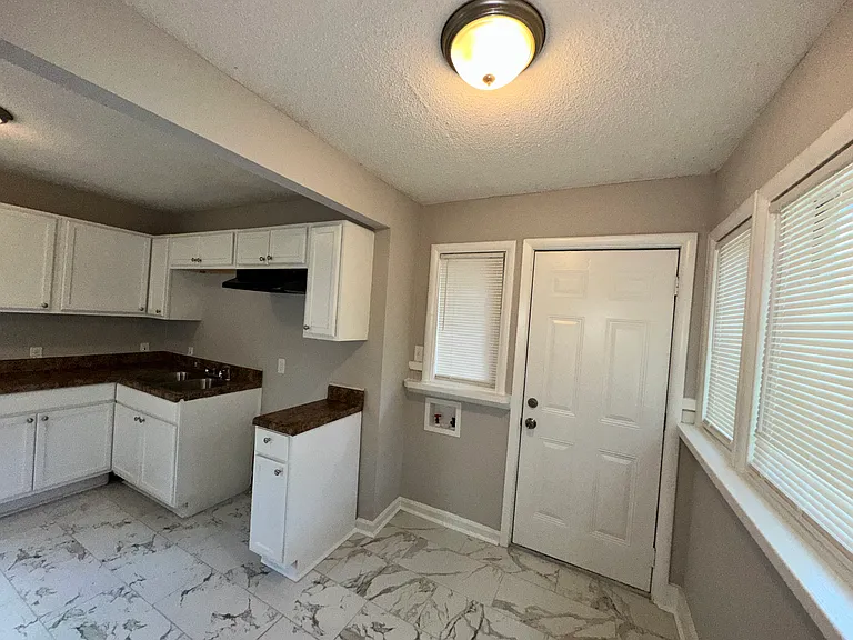 630 Safari Dr — Photo 8