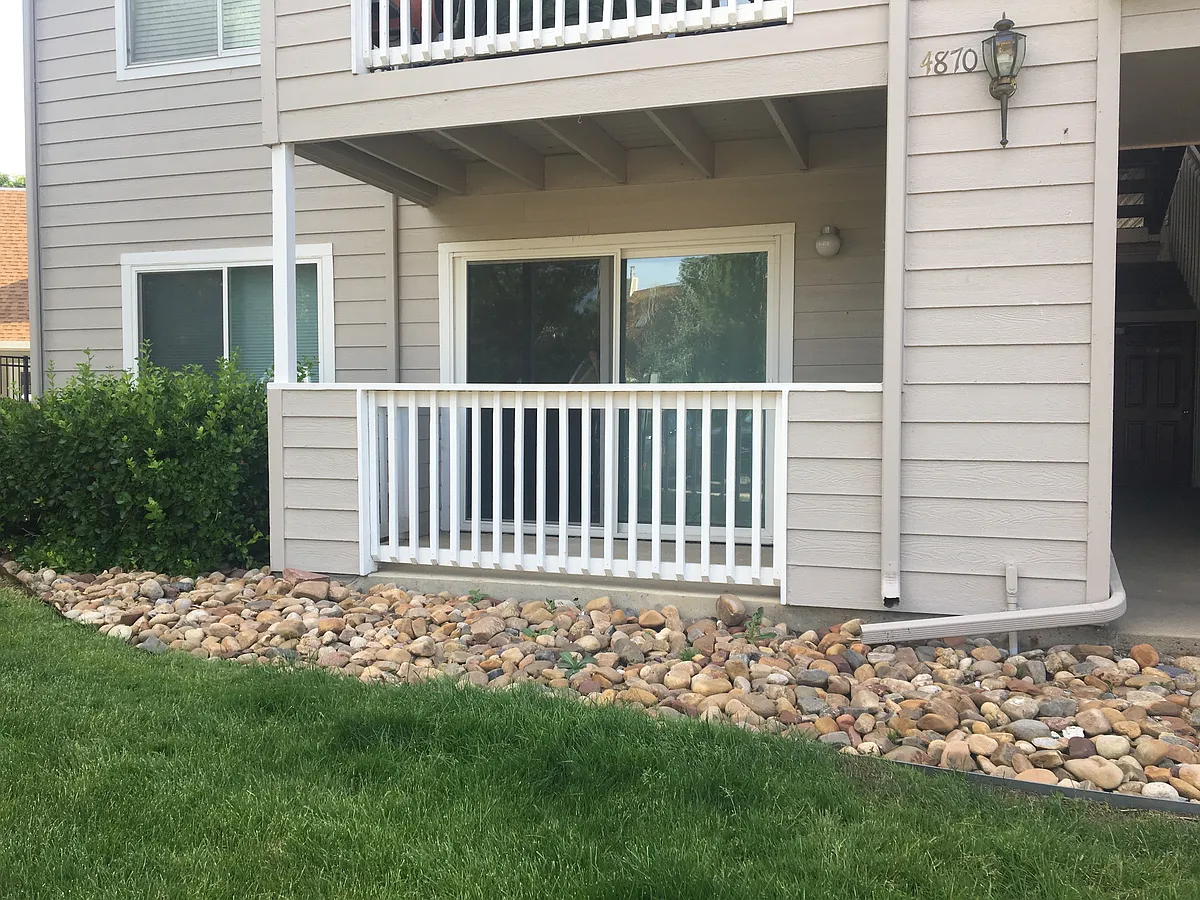 entrance - front of building-unit - 4870 Twin Lakes Rd #1