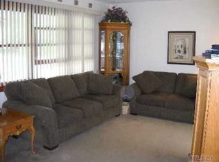 2110 Feuereisen Ave, Ronkonkoma, NY 11779