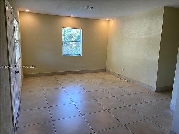 5th image of 15741 NE 15th Pl