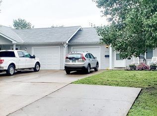 400-402 Stonebrook Dr, Benton, IL 62812