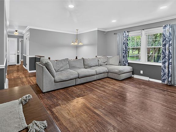 5th image of 50 Heather Dr