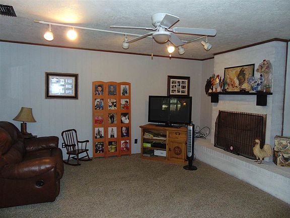 5th image of 411 Lake Dr