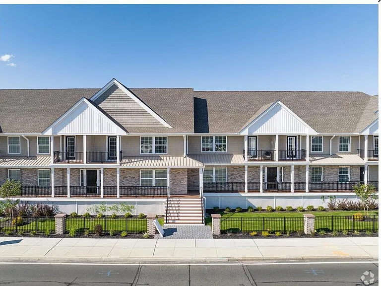 1163 Montauk Hwy #3C — Photo 8