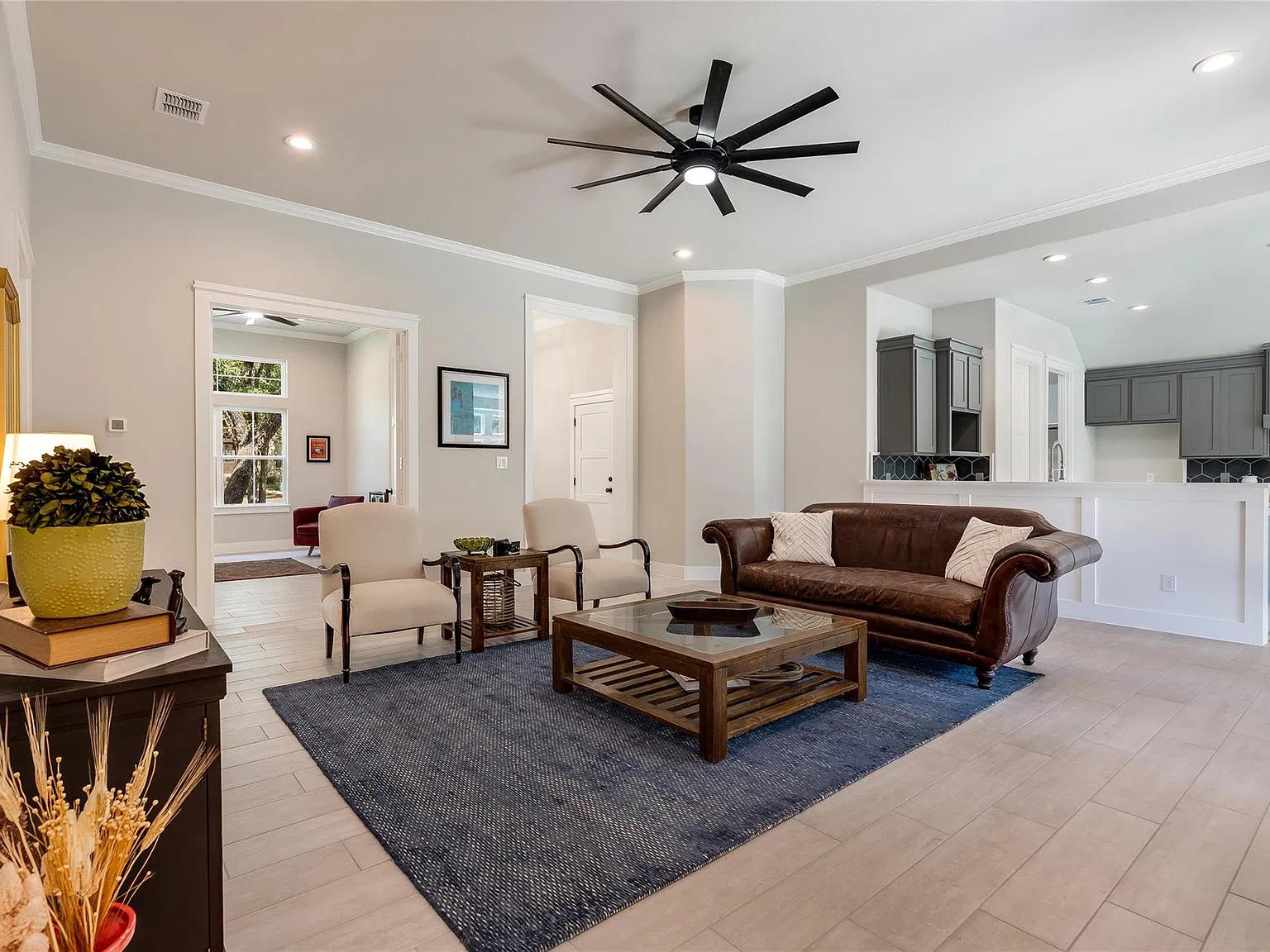 3 bed, 2.0 bath, 2093 sqft, $3,200 — Photo 3