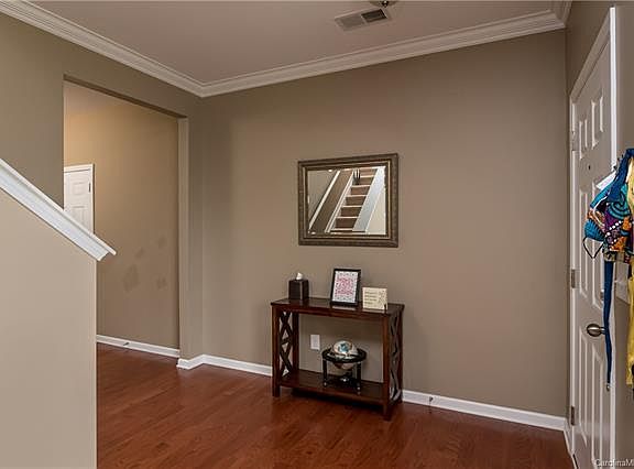 5th image of 555 Marthas View Dr NW