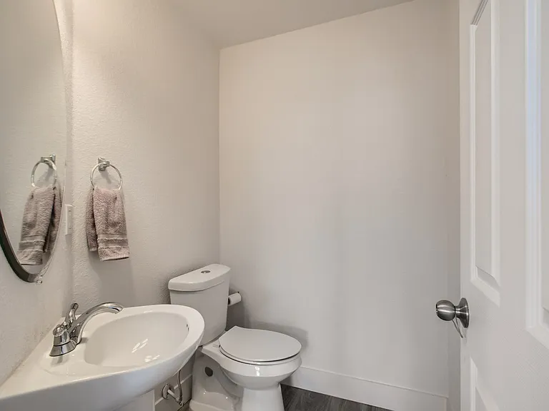 799 Martin Dr — Photo 15