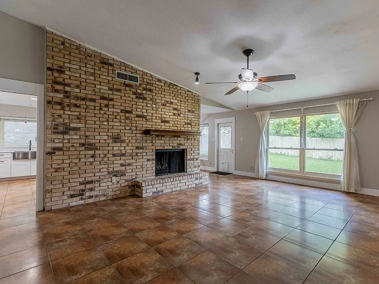 2331 Bluffridge St — Photo 6