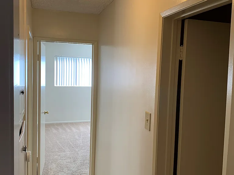 2033 E 3rd St #2D — Photo 6