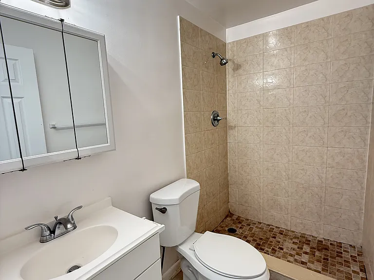 807 NW 24th St #16 — Photo 8