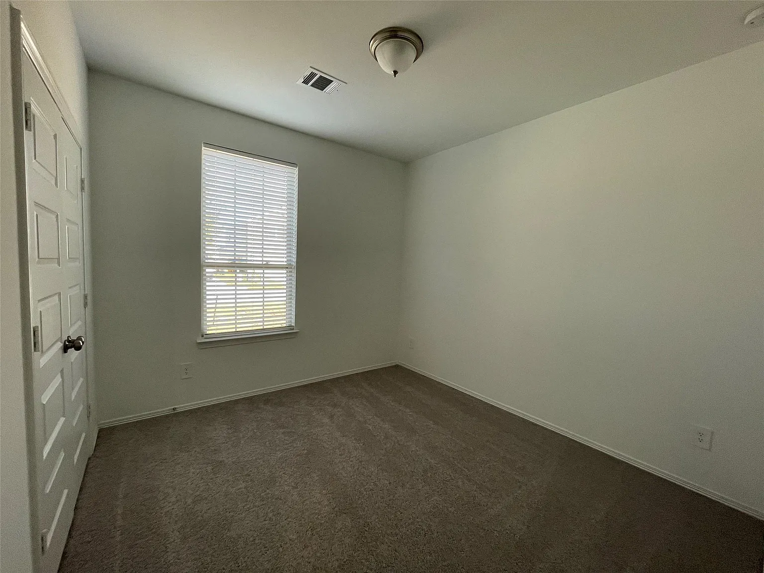 3 bed, 2.0 bath, 1637 sqft, $1,850 — Photo 4