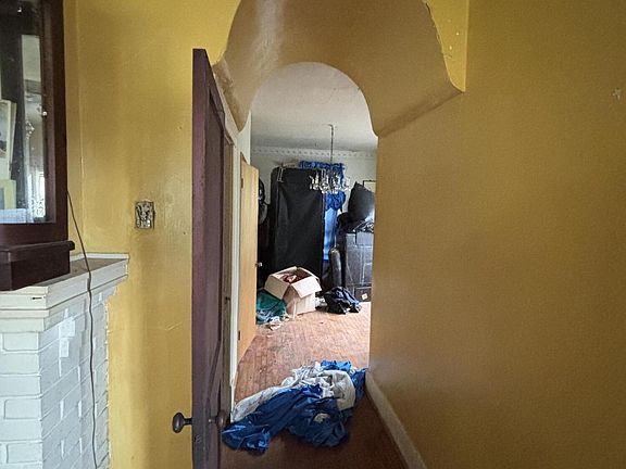 3rd image of 3533 Ashland Ave