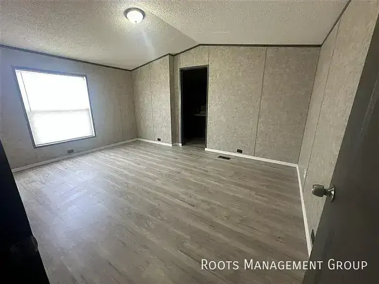 310 Scobey Ave #304 — Photo 13