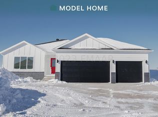 10133 Concord Dr, Horace, ND 58047