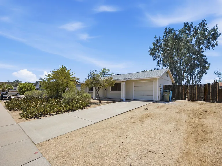 20230 N 33rd Dr — Photo 2