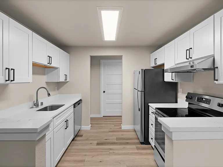 1 Bed 1 Bath Deluxe - 701 Sq Ft 1 Bed 1 Bath Deluxe - 701 Sq Ft