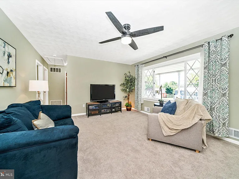 8409 Woodward St — Photo 4