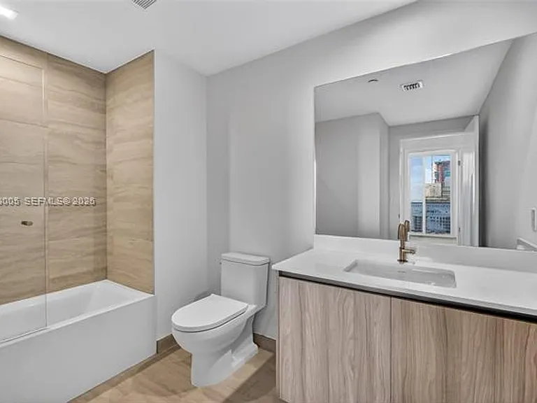77 5th St #4202 — Photo 31